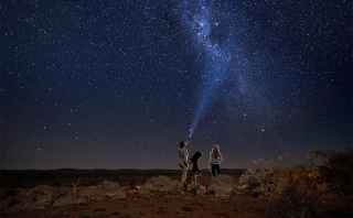 FM12280_CIL_BrokenHill_Article_Stars.jpg